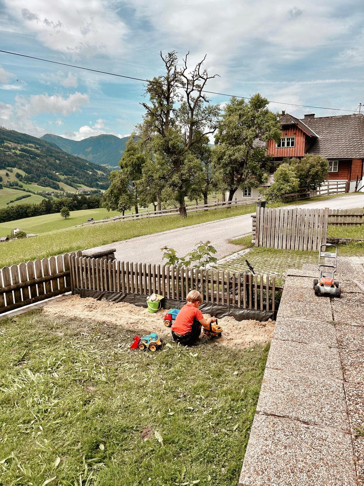 Chillhaus Pear Mountain Holiday home *